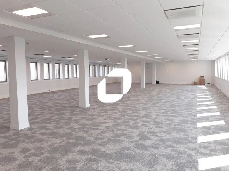Office in Créteil for lease - Interior Photo - Image 2 of 7