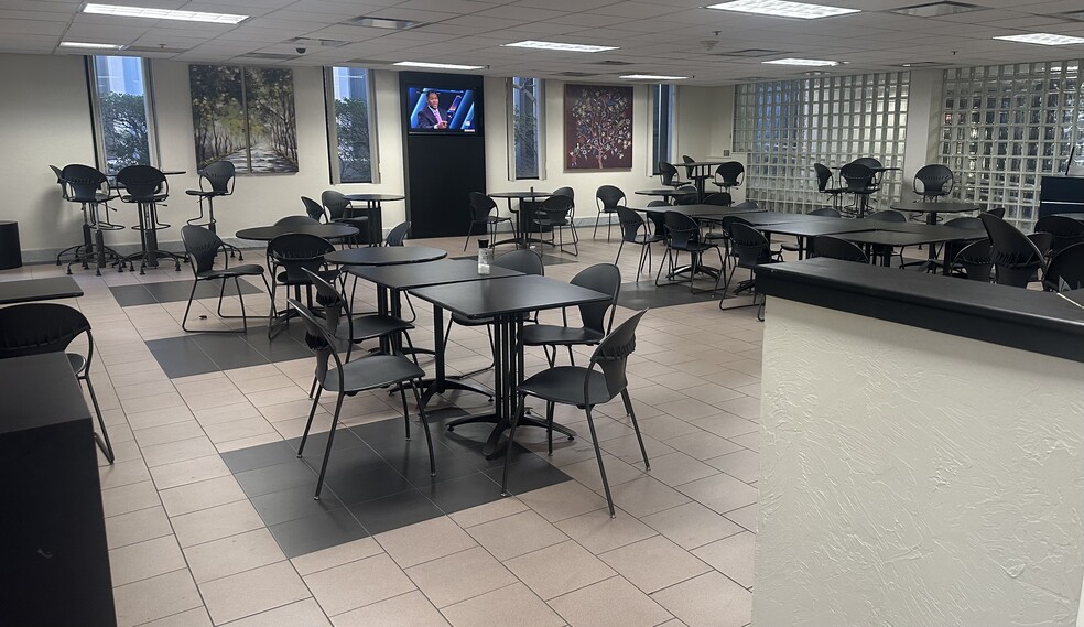 2000 N Classen Blvd, Oklahoma City, OK for lease - Interior Photo - Image 3 of 14