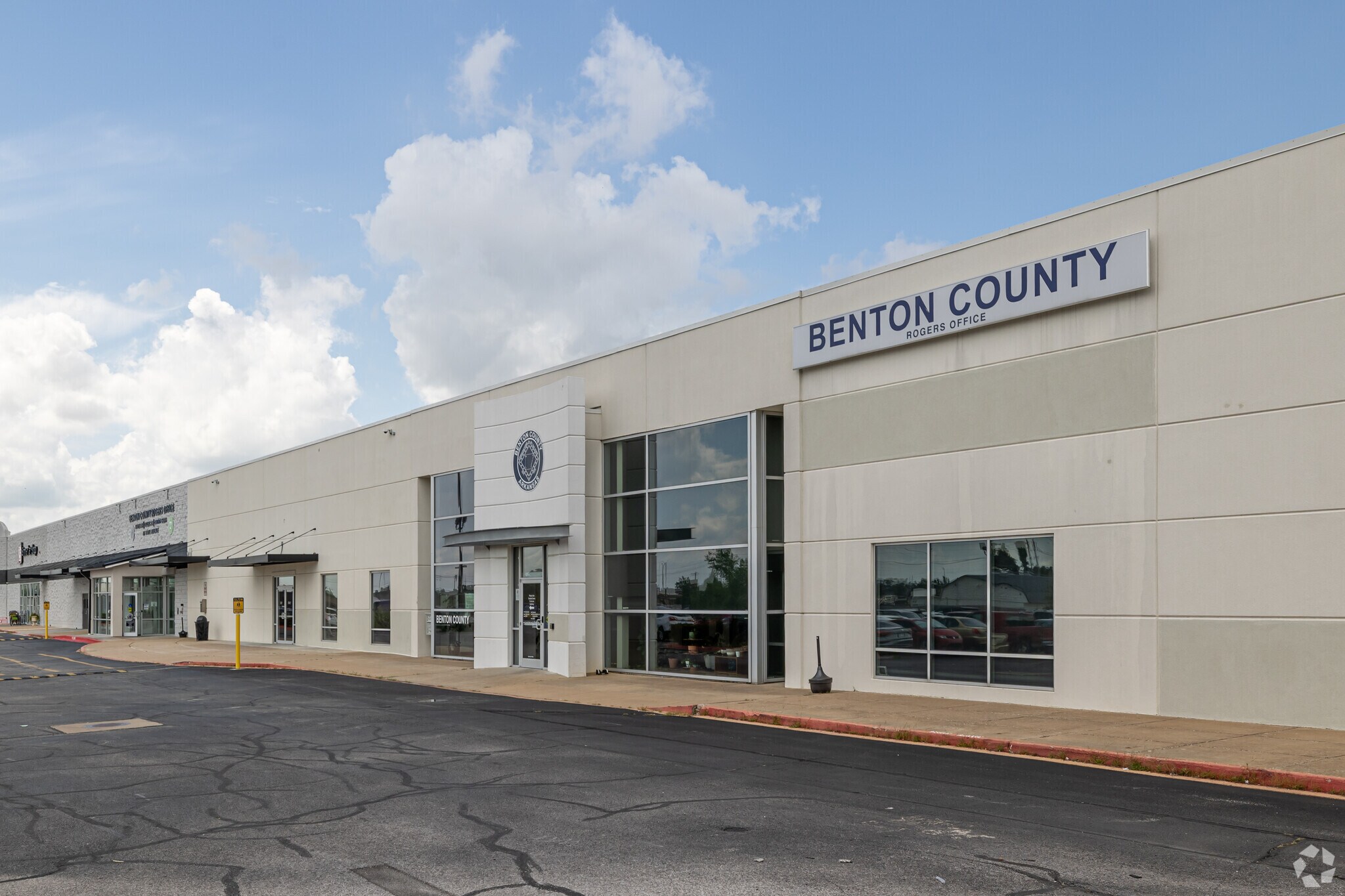 Retail in Rogers, AR for sale Primary Photo- Image 1 of 1