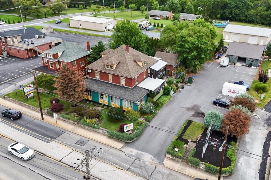 1055 Lincoln Way E, Chambersburg, PA for sale - Primary Photo - Image 1 of 6