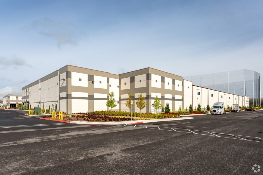 5615 NE Huffman St, Hillsboro, OR for lease - Building Photo - Image 2 of 3