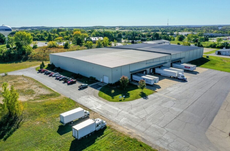 1541 Summit Dr, Fort Atkinson, WI for sale - Building Photo - Image 1 of 1