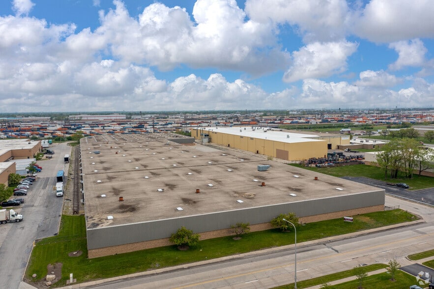 6510 W 73rd St, Bedford Park, IL 60638