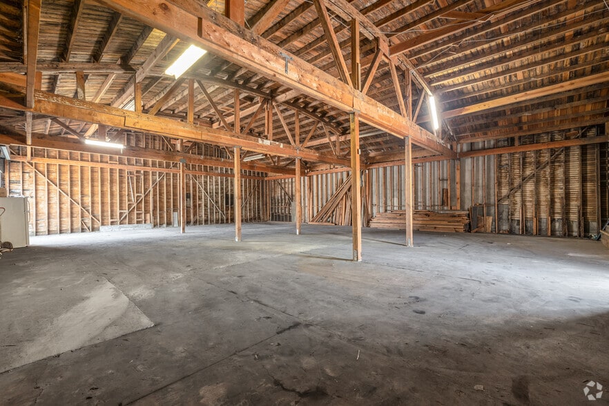 1808 Firestone Blvd, Los Angeles, CA for sale - Interior Photo - Image 2 of 18