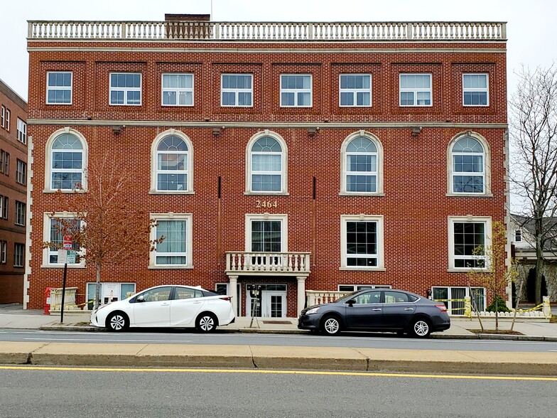 2464 Massachusetts Ave, Cambridge, MA for lease - Building Photo - Image 1 of 5