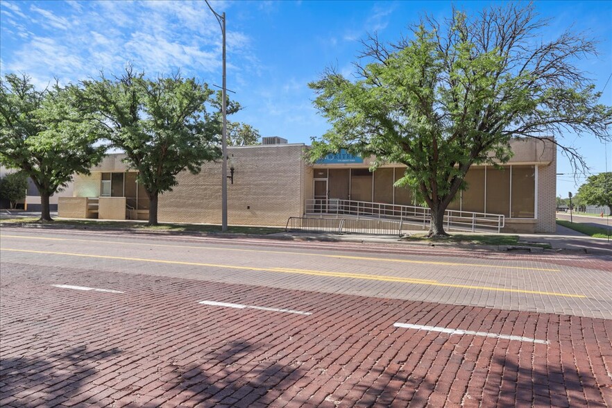 1921 Broadway St, Lubbock, TX for sale - Building Photo - Image 1 of 16