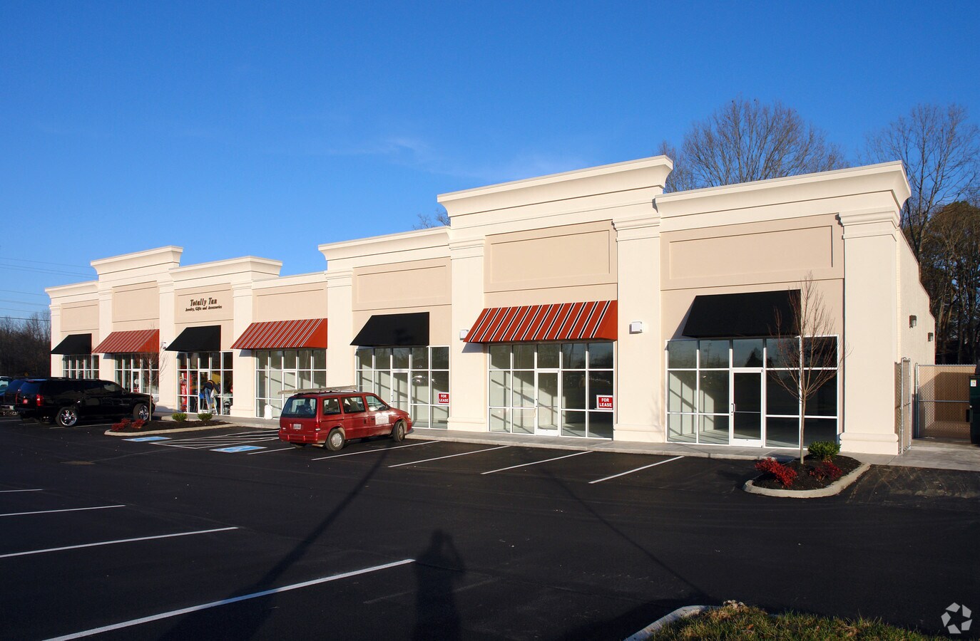 1235 Dolly Parton Pky, Sevierville, TN 37862 The Shoppes at Bear