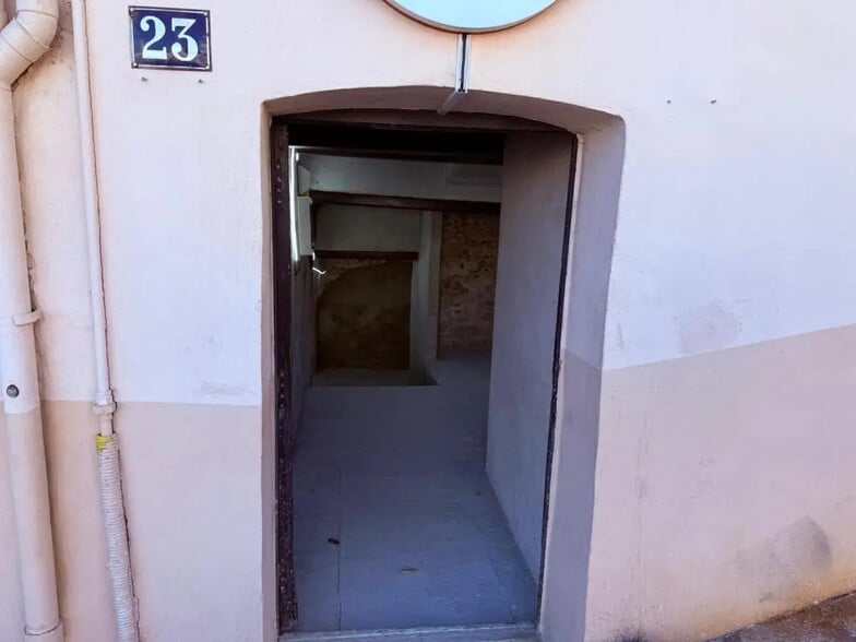 Retail in Cannes for lease - Building Photo - Image 3 of 9