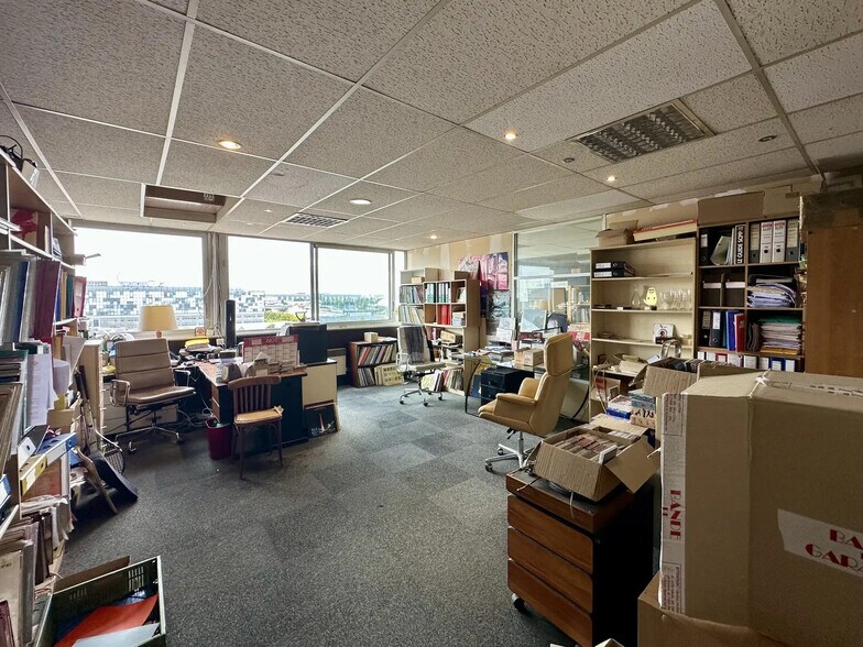 Flex in Ivry-sur-Seine for sale - Building Photo - Image 2 of 7