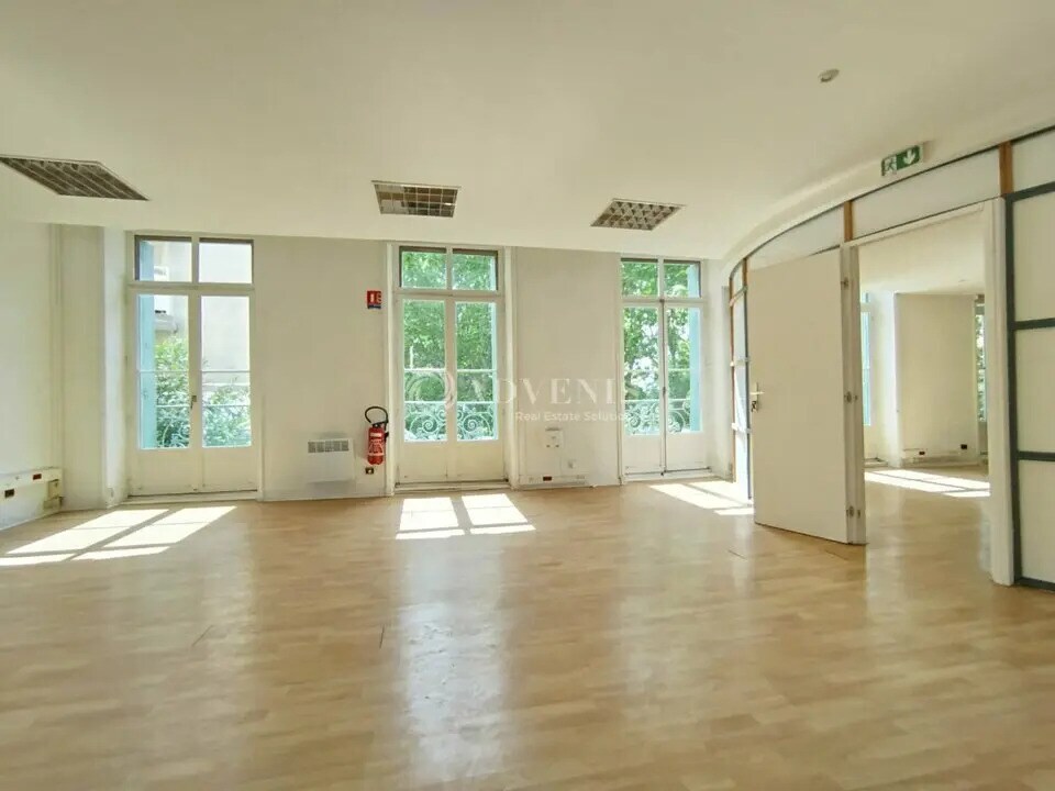 Office in  for lease Interior Photo- Image 1 of 4