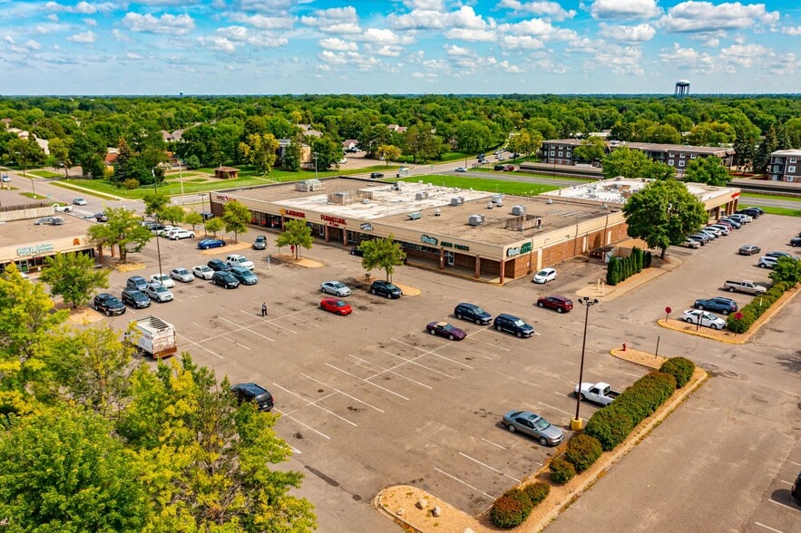 7600-7658 Brooklyn Blvd, Brooklyn Park, MN for lease - Building Photo - Image 2 of 7