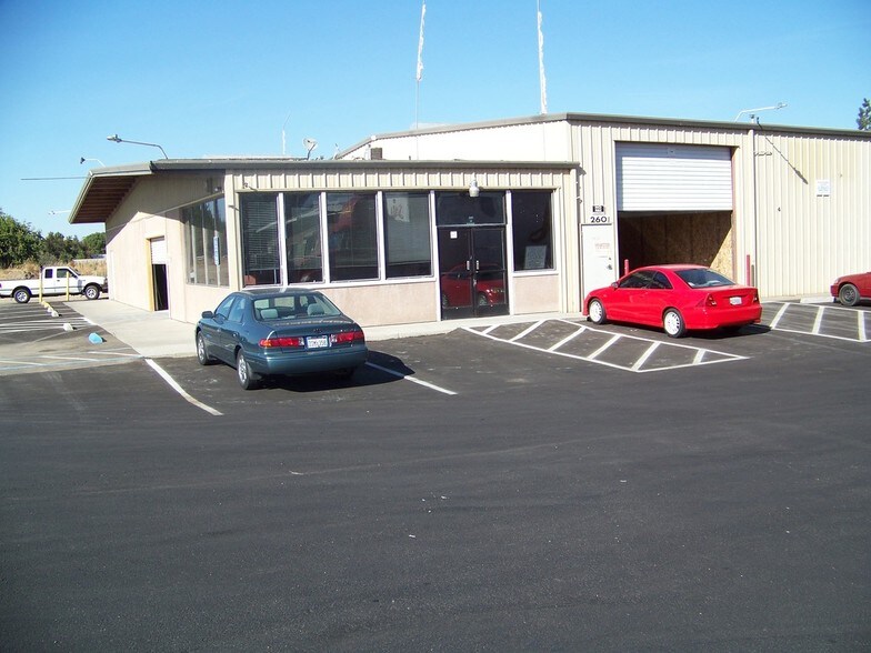 260 Button Ave, Manteca, CA for sale - Primary Photo - Image 1 of 1