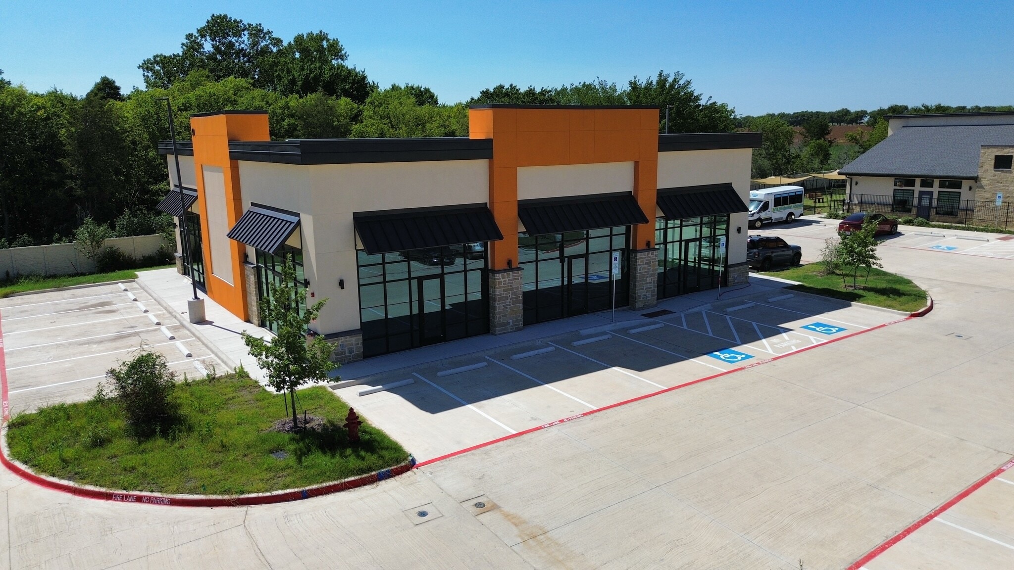 914 W 1st St, Justin, TX for lease Interior Photo- Image 1 of 9