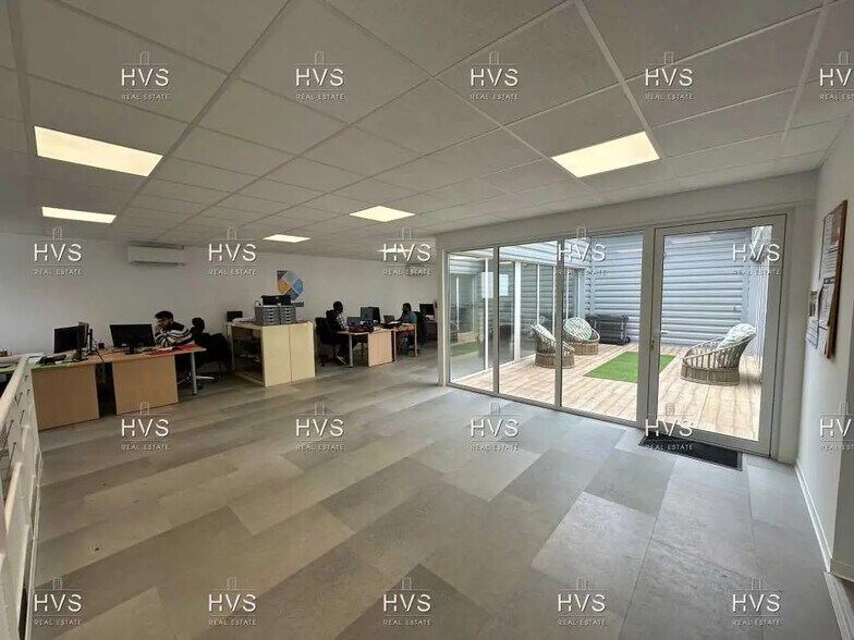 Office in Bouc-Bel-Air for lease - Building Photo - Image 1 of 6