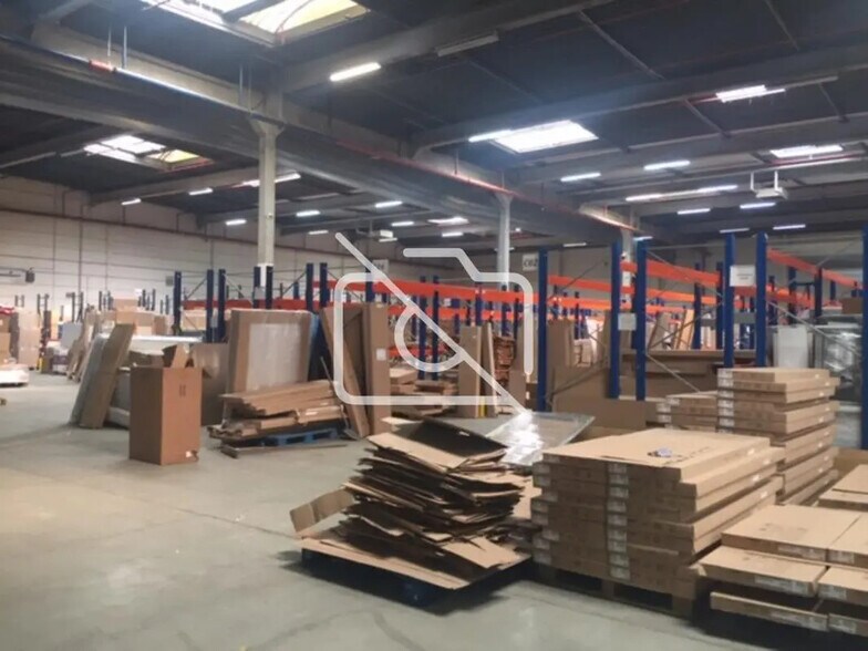 Industrial in Wissous for lease - Building Photo - Image 2 of 3