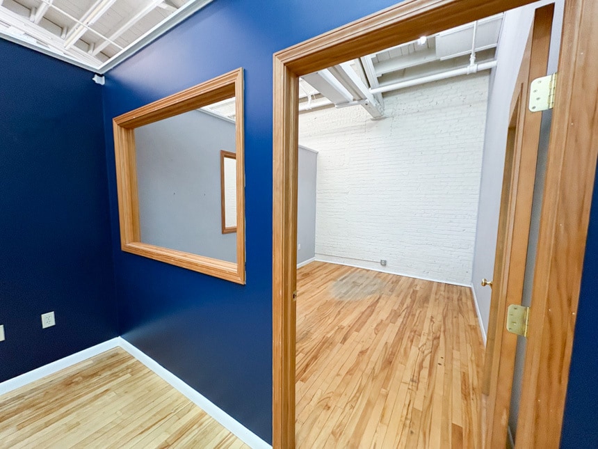 1020 Cedar Ave, St Charles, IL for lease Interior Photo- Image 1 of 5