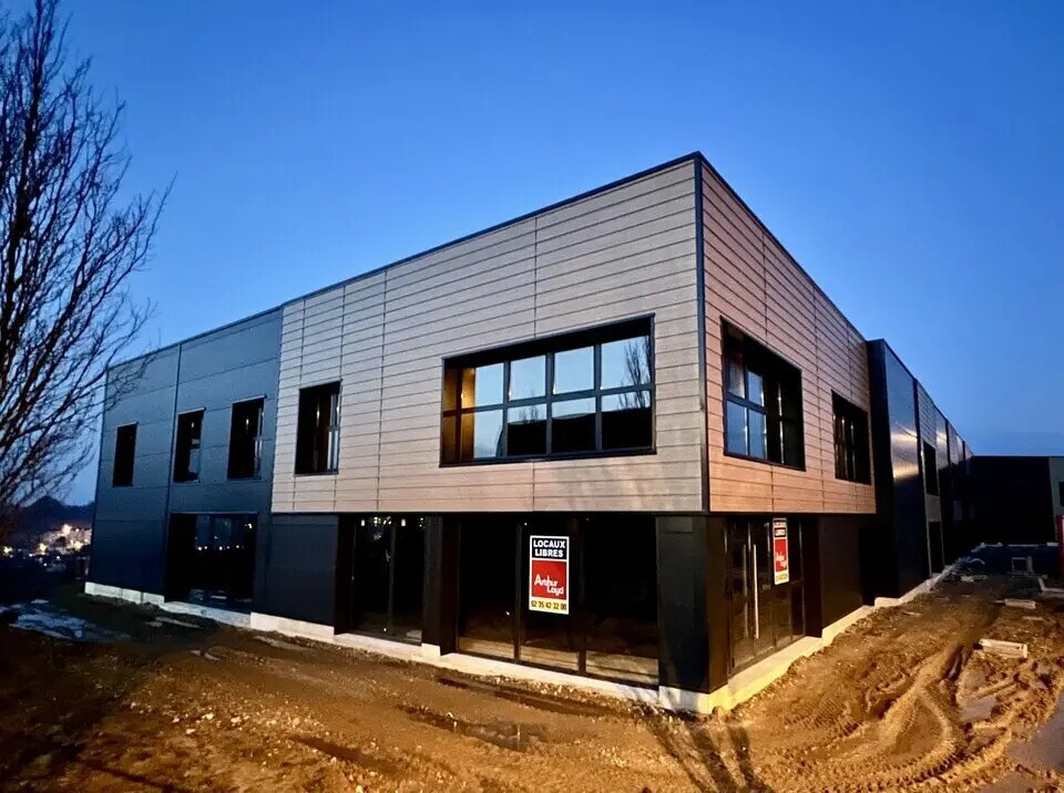 Flex in Montivilliers for lease Building Photo- Image 1 of 5