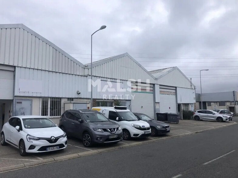 Flex in Vénissieux for lease - Building Photo - Image 3 of 9