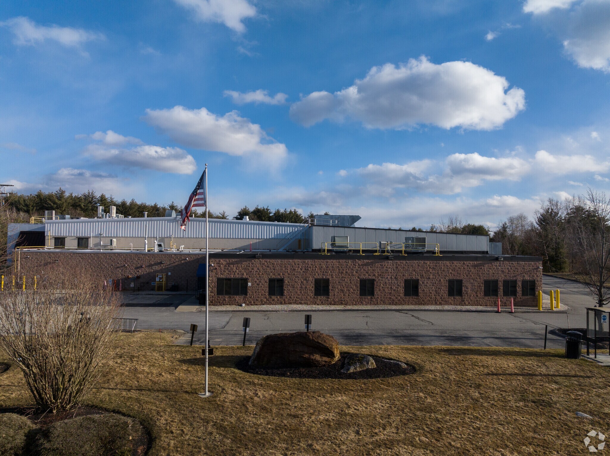 299 Pepsi Rd, Manchester, NH for lease Primary Photo- Image 1 of 21