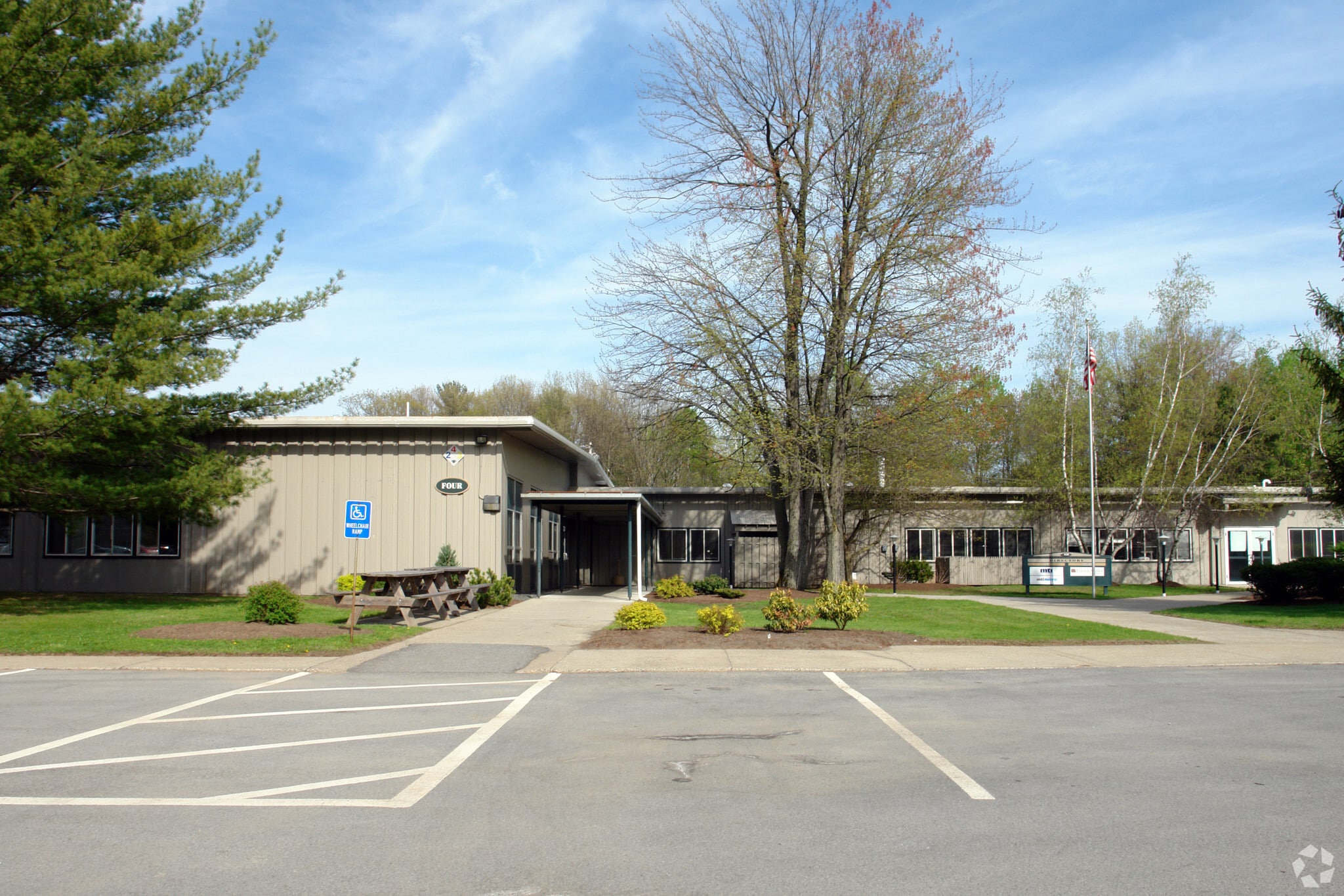 431 New Karner Rd, Colonie, NY for lease Primary Photo- Image 1 of 20