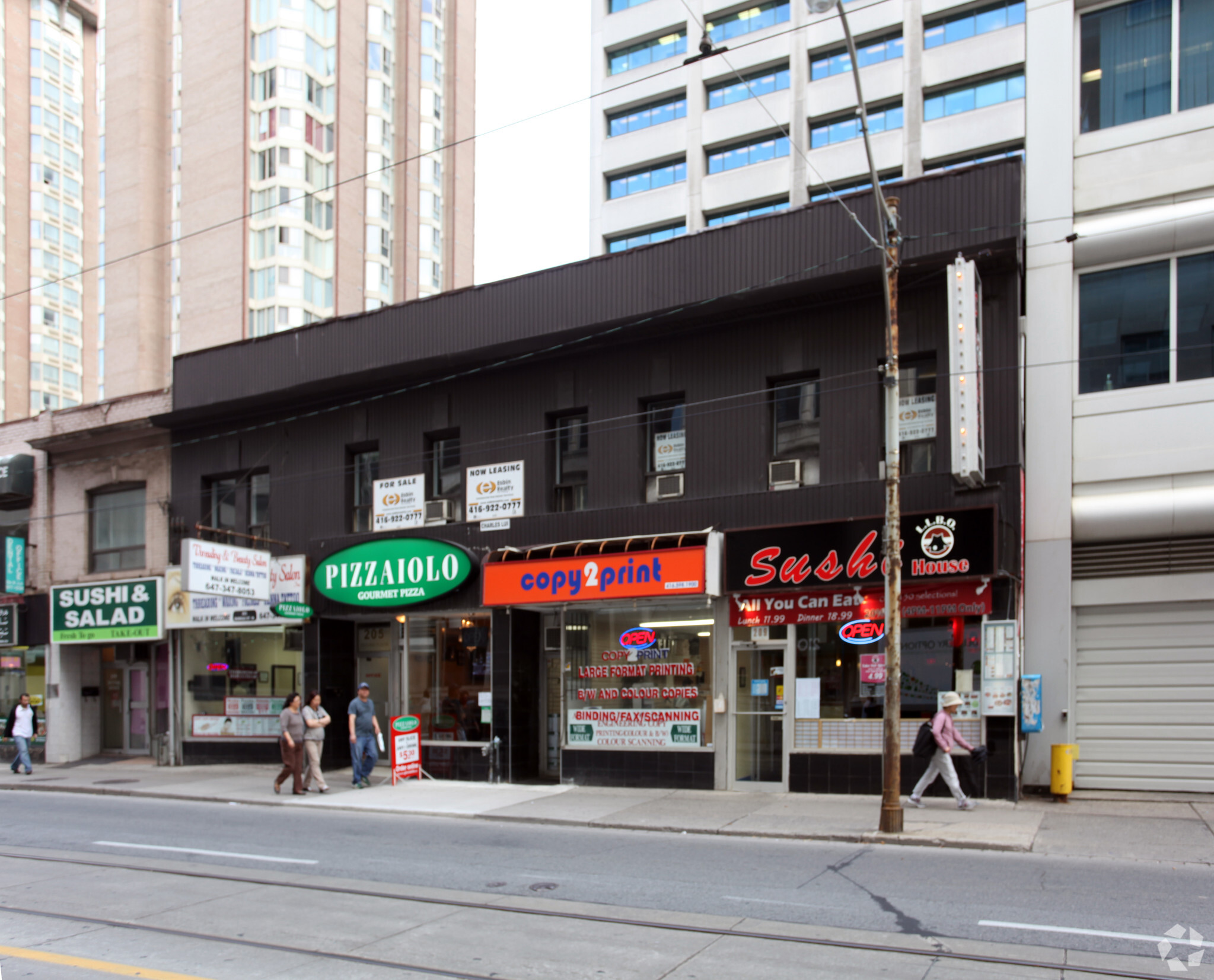 203-209 Dundas St W, Toronto, ON for lease Primary Photo- Image 1 of 3