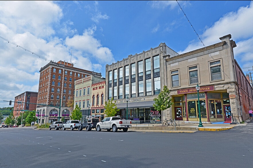 116 W 6th St, Bloomington, IN for lease - Building Photo - Image 2 of 3