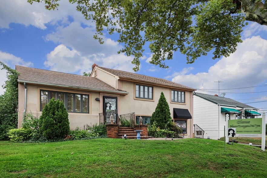 1162 Raritan Rd, Clark, NJ for sale - Building Photo - Image 1 of 1