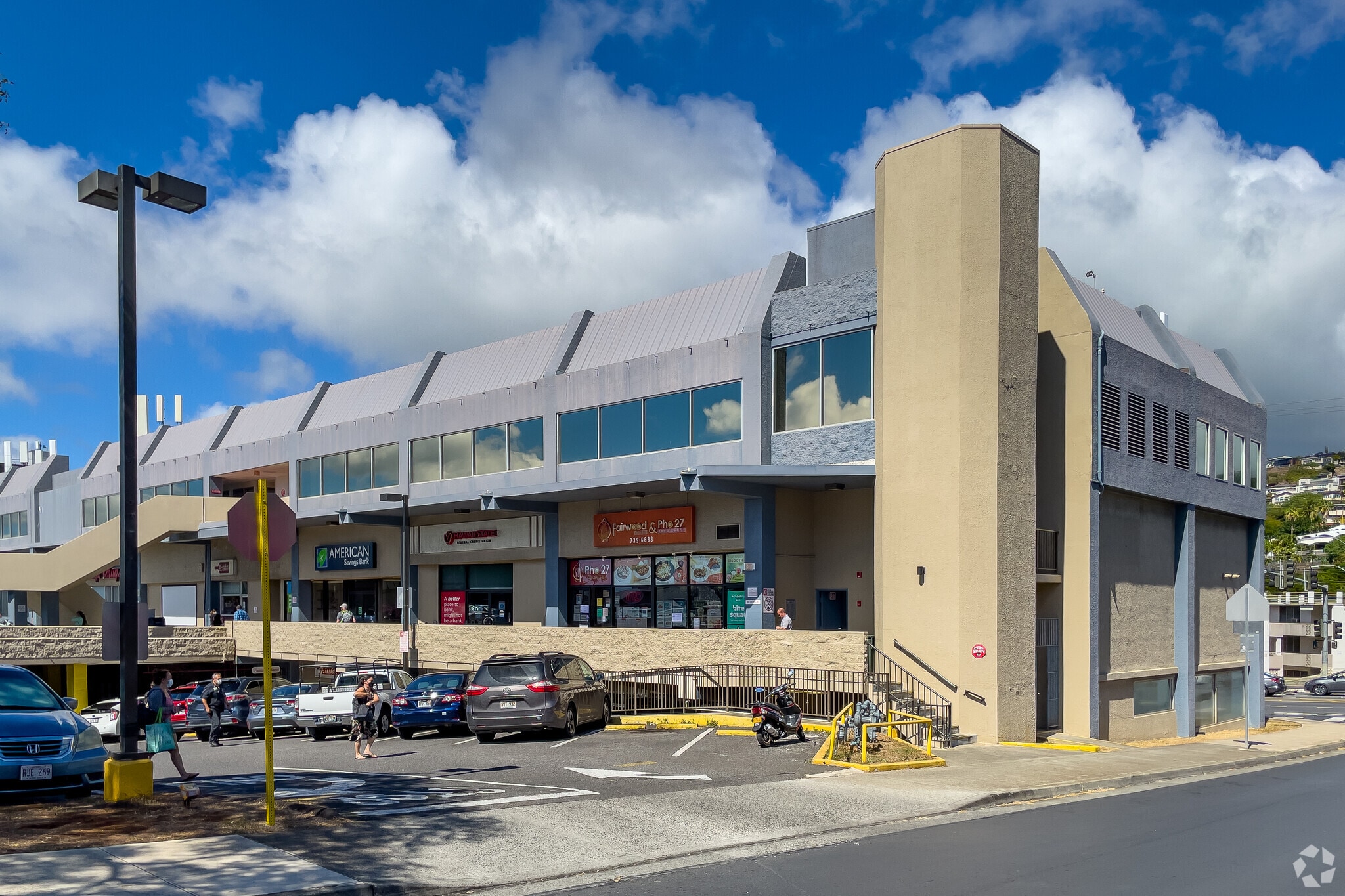 3221 Waialae Ave, Honolulu, HI for lease Building Photo- Image 1 of 6