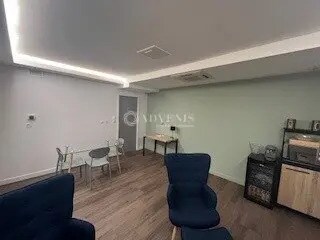 Office in Lyon for sale Interior Photo- Image 1 of 7