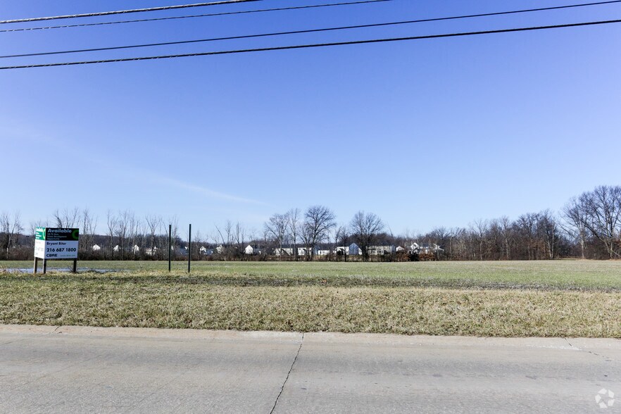 Oak Point Rd, Lorain, OH 44053