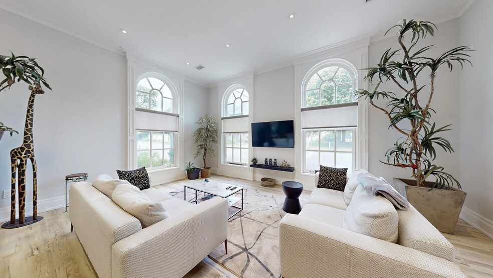 42 Somerville St, Whitchurch-Stouffville, ON for sale - Building Photo - Image 3 of 42