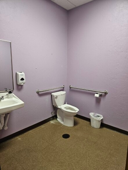 215 E Randolph Ave, Enid, OK for lease - Building Photo - Image 2 of 12