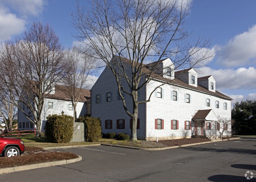 680 Heacock Rd, Yardley, PA 19067 Edgewood Executive Plaza