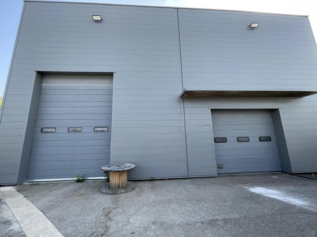 Flex in Mauguio for lease Building Photo- Image 1 of 11