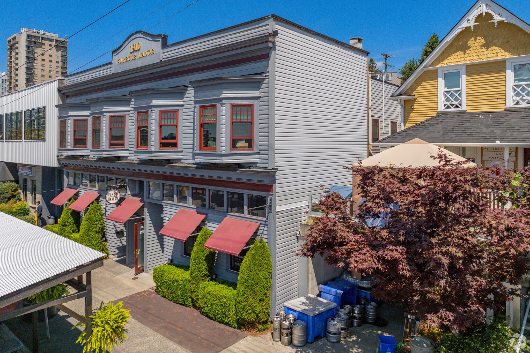 250-254 E 1st St, North Vancouver, BC for lease Building Photo- Image 1 of 5