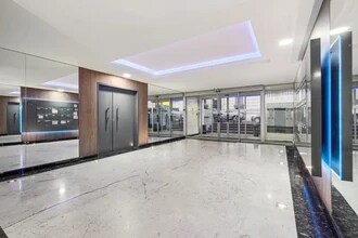 Office in Saint-Mandé for lease Lobby- Image 1 of 5