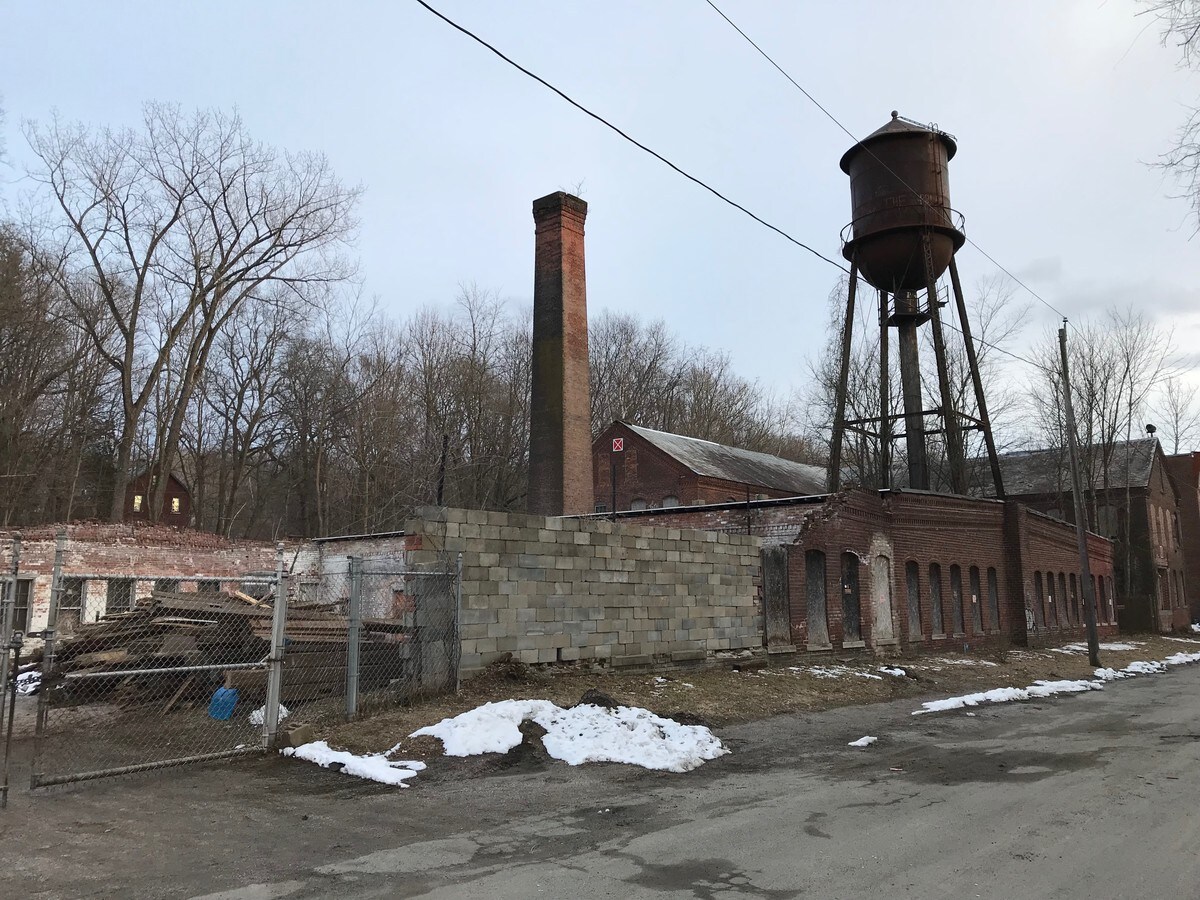 15 Rod Shop Rd, Turners Falls, MA 01376