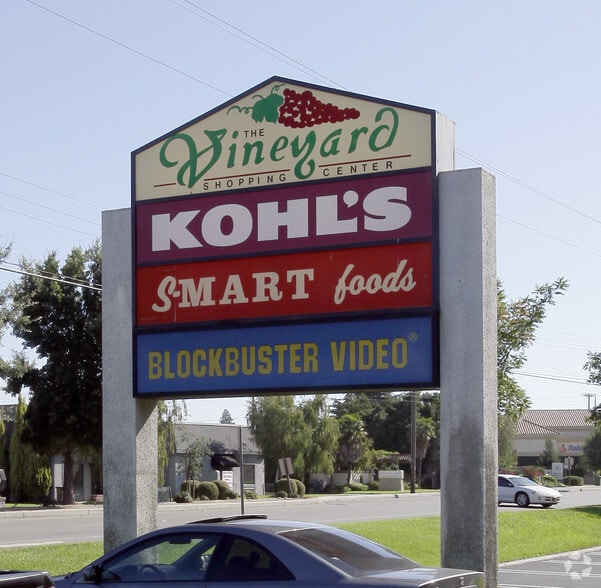 708-872 W Kettleman Ln, Lodi, CA for lease - Building Photo - Image 2 of 3