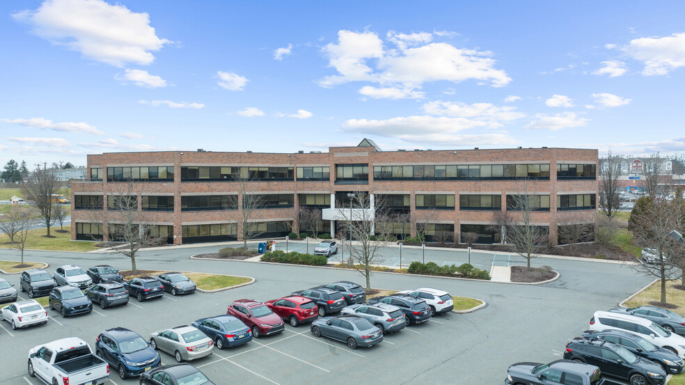 1275 Glenlivet Dr, Allentown, PA for lease - Building Photo - Image 1 of 13