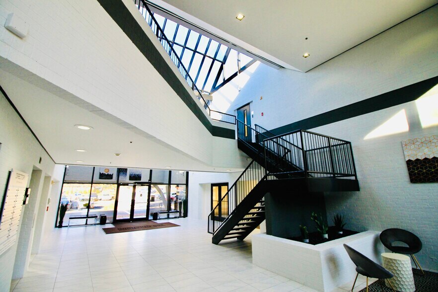 200 Chisholm Pl, Plano, TX for sale - Interior Photo - Image 2 of 16