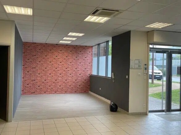 Flex in BOIS-D'ARCY for lease - Interior Photo - Image 3 of 10