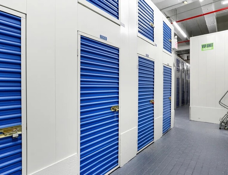 9 W 141st St, New York, NY for lease - Interior Photo - Image 3 of 5