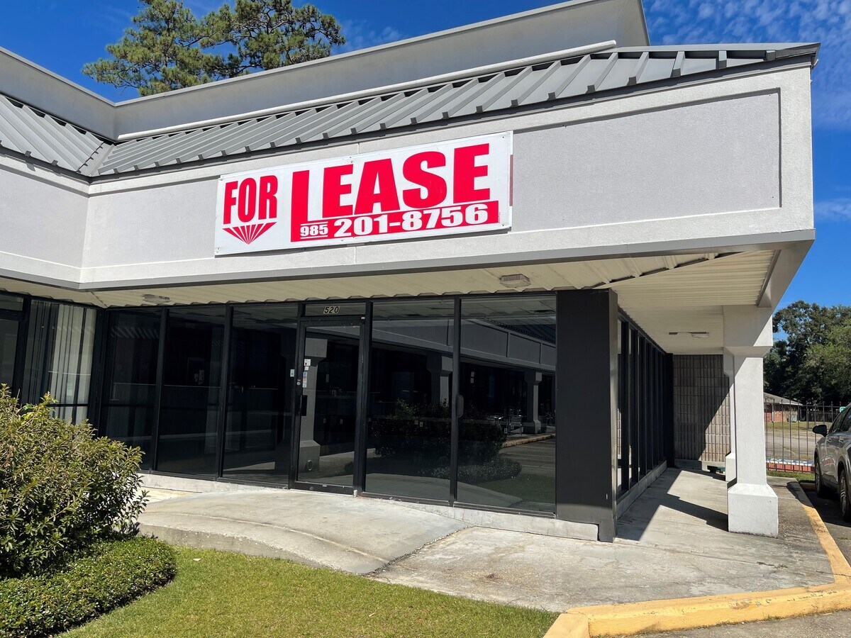 534 Gause Blvd E, Slidell, LA 70458 Oak Villiage Shopping Center
