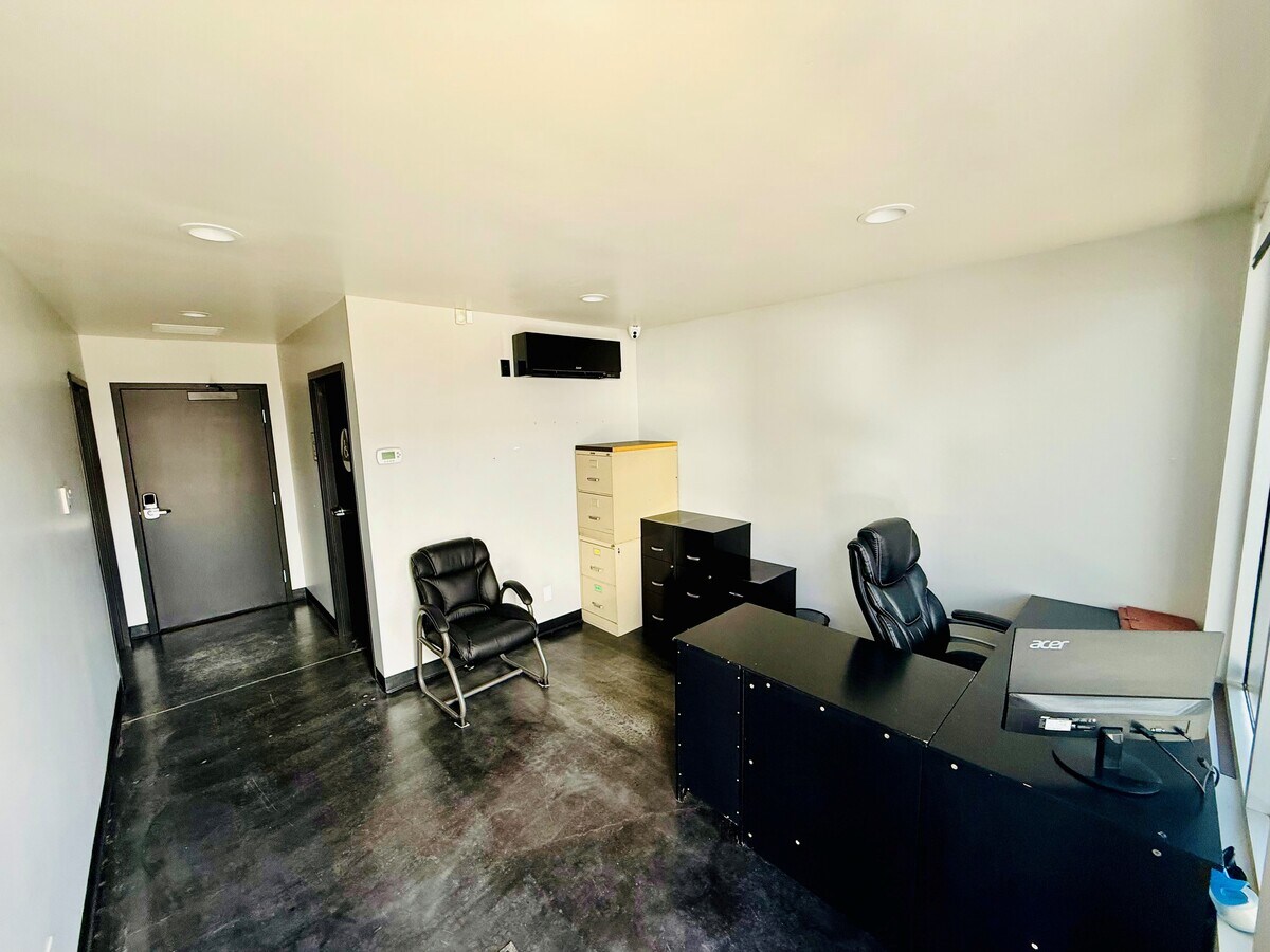 930 Huber St, Grover Beach, CA 93433 - Unit H - - Interior Photo - Image 2 of 8