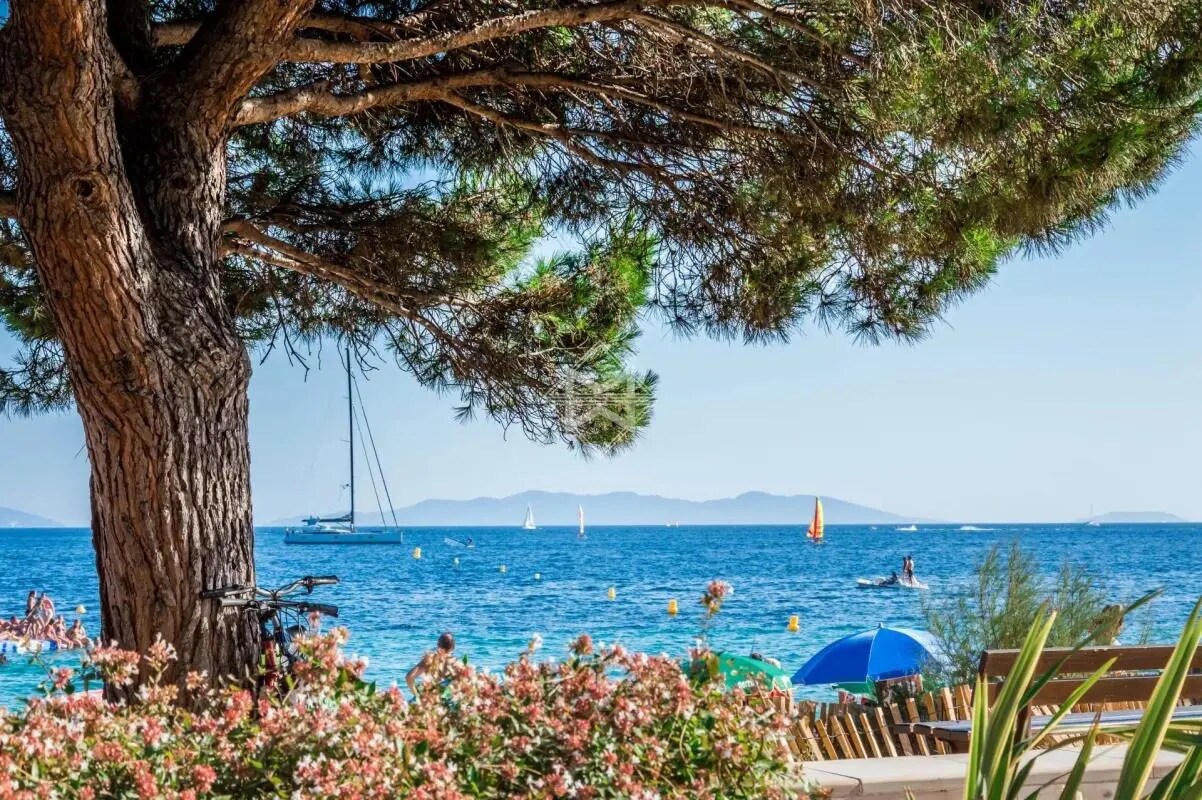 Retail in Gassin for sale Aerial- Image 1 of 4