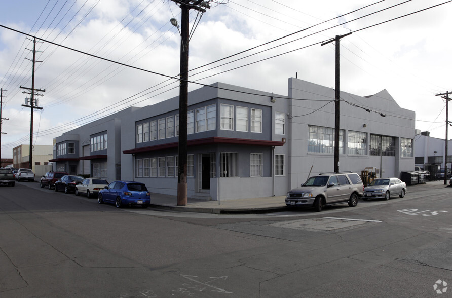 2061-2077 Kurtz St, San Diego, CA for lease - Building Photo - Image 2 of 3