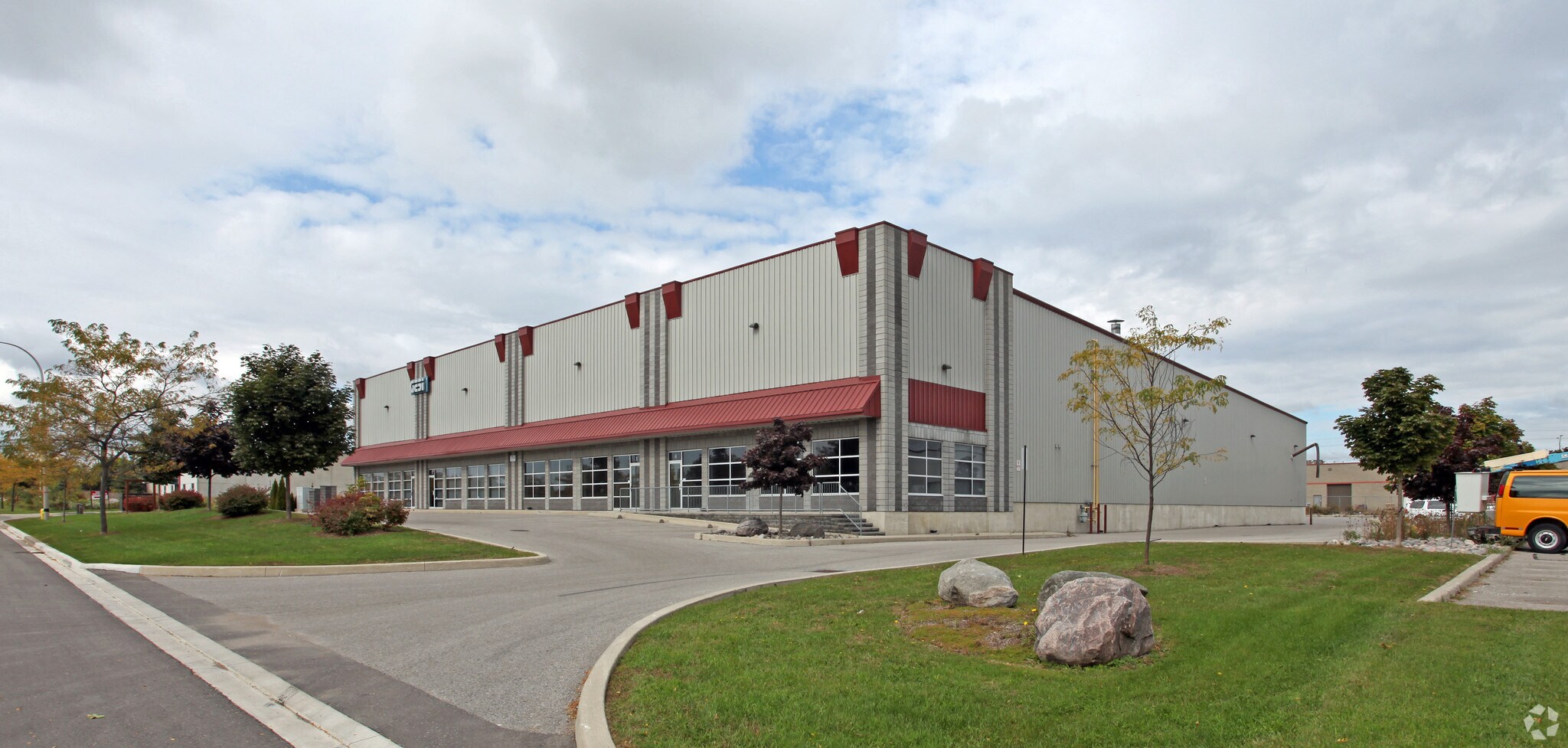 1700 Mcewen Dr, Whitby, ON for sale Primary Photo- Image 1 of 1