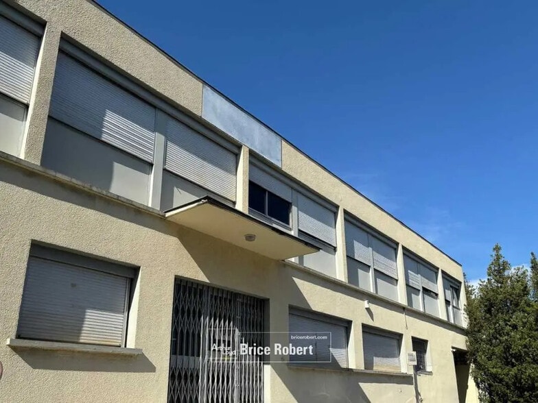 Flex in Décines-Charpieu for sale - Building Photo - Image 1 of 6