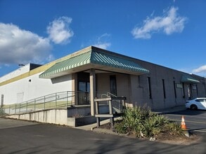 240 Sargent Dr, New Haven, CT for lease Interior Photo- Image 1 of 4