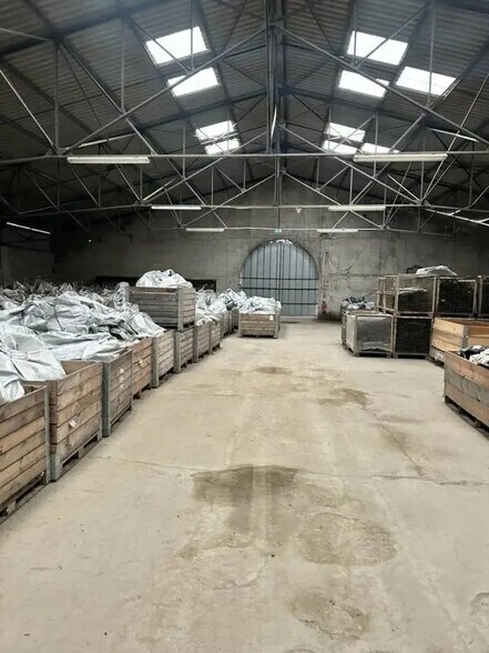 Flex in Connaux for lease - Interior Photo - Image 2 of 4